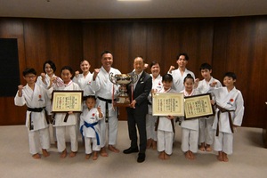 画像：9月14日（月曜）文部科学大臣杯第68回小学生・中学生全国空手道選手権大会結果報告　表敬訪問