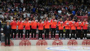 画像：11月25日（火曜）デフリンピック女子バスケットボール表彰式プレゼンター