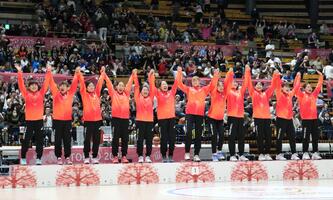 画像：11月25日（火曜）デフリンピック女子バスケットボール表彰式プレゼンター