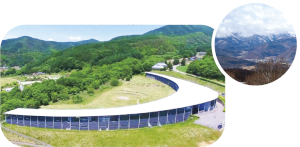 休養村とうぶの外観と雲海の画像