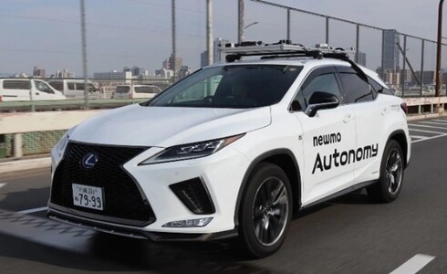 画像　newmoの自動運転タクシー