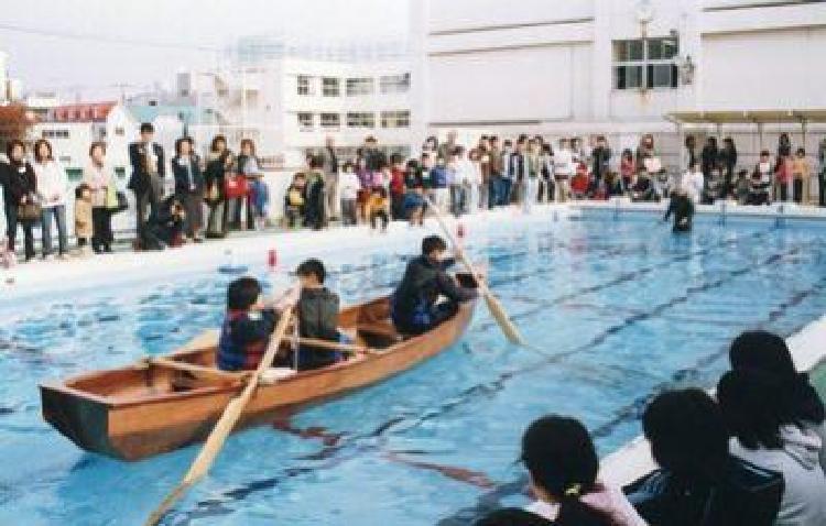 写真：矢口渡舟進水式