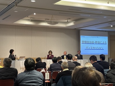 画像:事例発表者によるディスカッションの様子