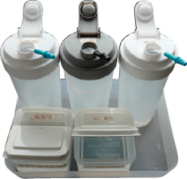 カテーテル保管容器と通し水容器