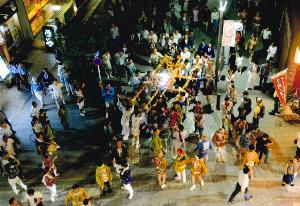 写真：飯尾　松男さん作「祭り前夜「宵宮」」（蒲田東口商店街）