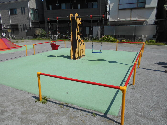 写真：ブランコ（幼児用バケット席付き）