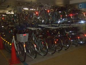 アロマ地下自転車駐車場駐車写真