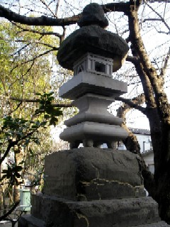 写真：東海道一本燈籠台石