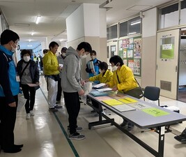 写真：避難者受け入れ訓練の様子