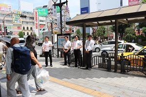 蒲田駅前での募金活動の様子その3