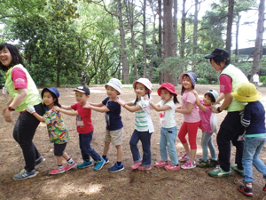 伊豆高原学園で親子自然体験
いずこうげん　森のようちえん