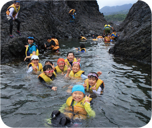 キッズキャンプ
～おもいっきり海遊び！～