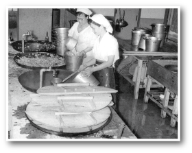 昭和20年代後半から30年代後半の給食の様子の画像1