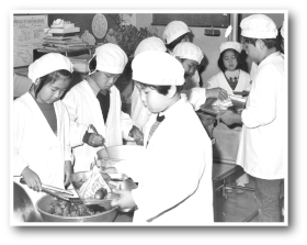 昭和20年代後半から30年代後半の給食の様子の画像2