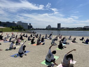 ビーチヨガ写真