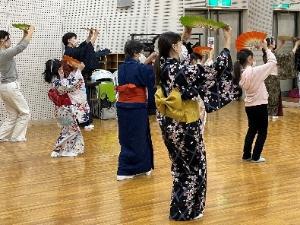画像：日本舞踊・親子クラスの練習風景