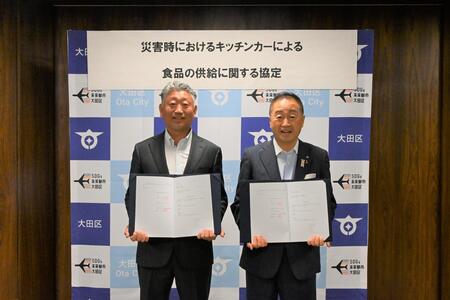 画像　一般社団法人日本キッチンカー経営審議会 佐々木副理事長（左）　鈴木区長（右）