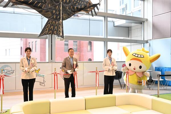 画像　オープニングセレモニー　テープカット