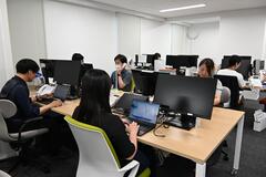 画像：電話対応の様子