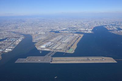 画像：羽田空港全景(D滑走路含む)と中央防波堤全景(平成25年度)