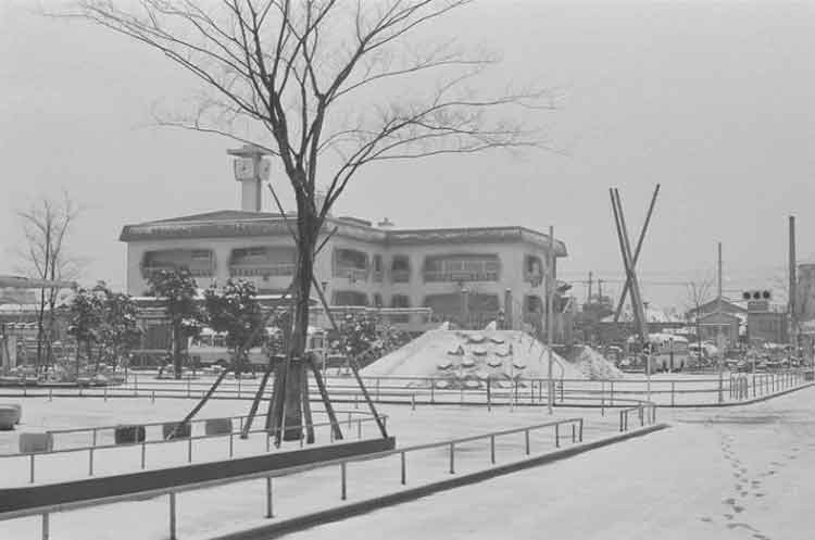 写真：雪の萩中公園(昭和46年)