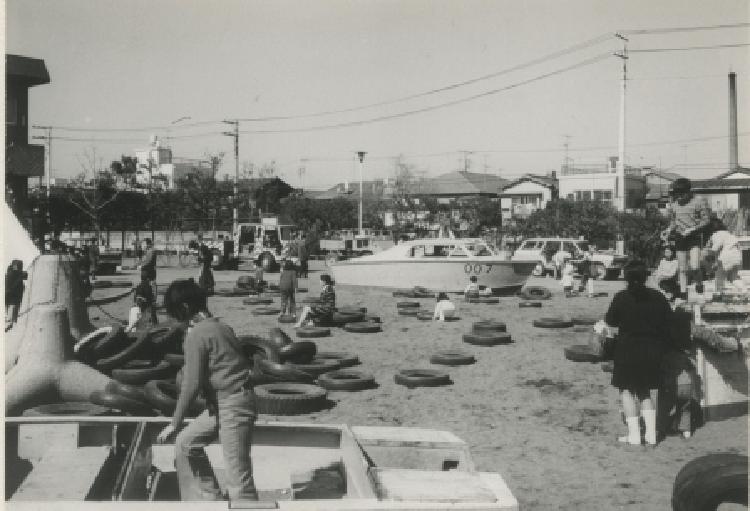 写真：ガラクタ公園(萩中公園内)