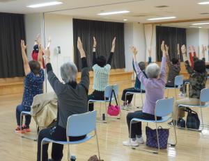 写真：認知症予防体操の様子1