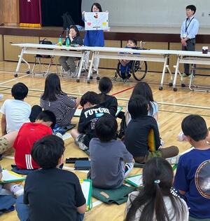 視覚障がいについての講話の様子