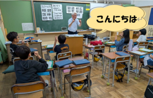 手話体験の様子。こんにちは