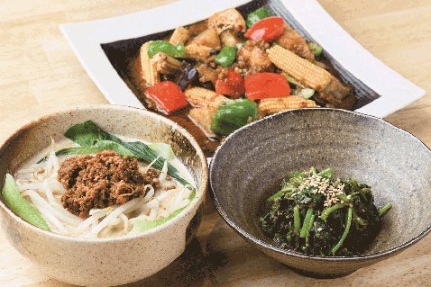 旬の麻婆野菜　自家製辣油添え　、ゴマ香る　ちまき特製　野菜だけの担々麺　、旬野菜のナムル　