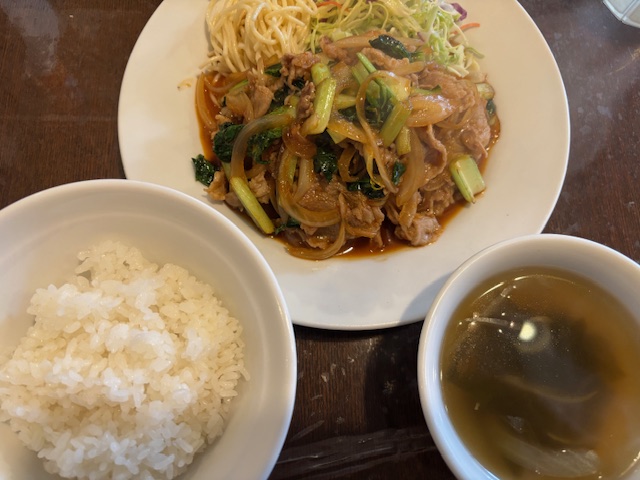 旬の麻婆野菜　自家製辣油添え　、ゴマ香る　ちまき特製　野菜だけの担々麺　、旬野菜のナムル　