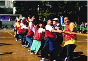 写真：石原　篤さん作「赤組頑張れ！」（六郷大運動会）