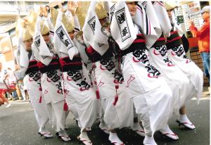 写真：副田　かほるさん作「重なる笑顔」（馬込桜並木）