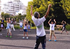 写真：中村　和義さん作「夏のラジオ体操」（北馬込わくわく公園）