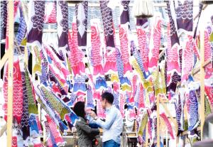 写真：森田　昇さん作「コイがお祝いしています」（東嶺町の白山神社）