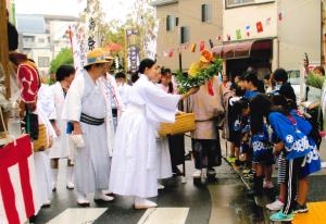 写真：山田　孝さん作「神様　無事をお願いします」（祭例パレード）