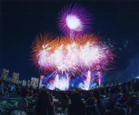 写真：中根　英治さん作「夏の夜を彩る」