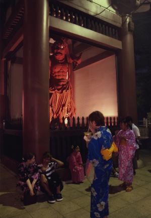 写真：小川　一恵さん作「仁王尊の前にて」（池上本門寺）