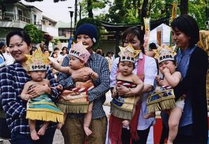 写真：柿川　保さん作「ママ友」（雪谷八幡神社）