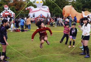 写真：野口　進さん作「縄跳び大好き」（平和島公園）