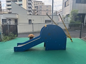 すべり台　（サンサン）