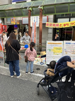 写真：こどもフェスタの出展ブースの様子
