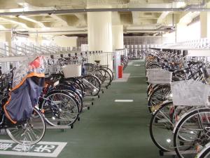 写真：京急蒲田駅本線高架下自転車駐車場2階定期利用スペース