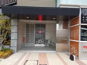 写真：糀谷駅前地下自転車駐車場自転車専用出入口