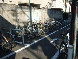 鵜の木駅前交番横自転車駐車場