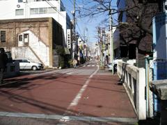 写真：内川橋から見た美原通り（旧東海道）の様子
